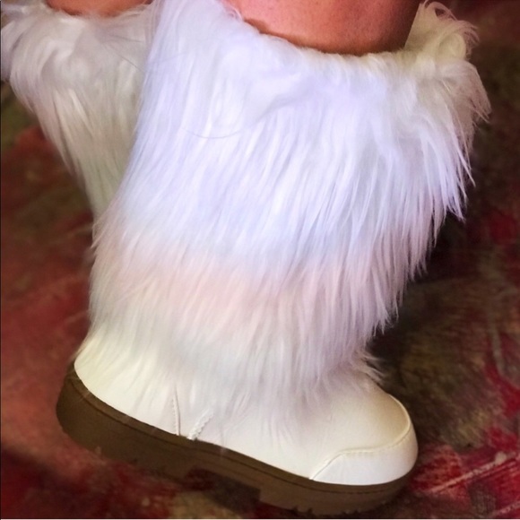 10 Cozy Faux Fur Mid Calf Winter Tread Flat Boots - Picture 7 of 9